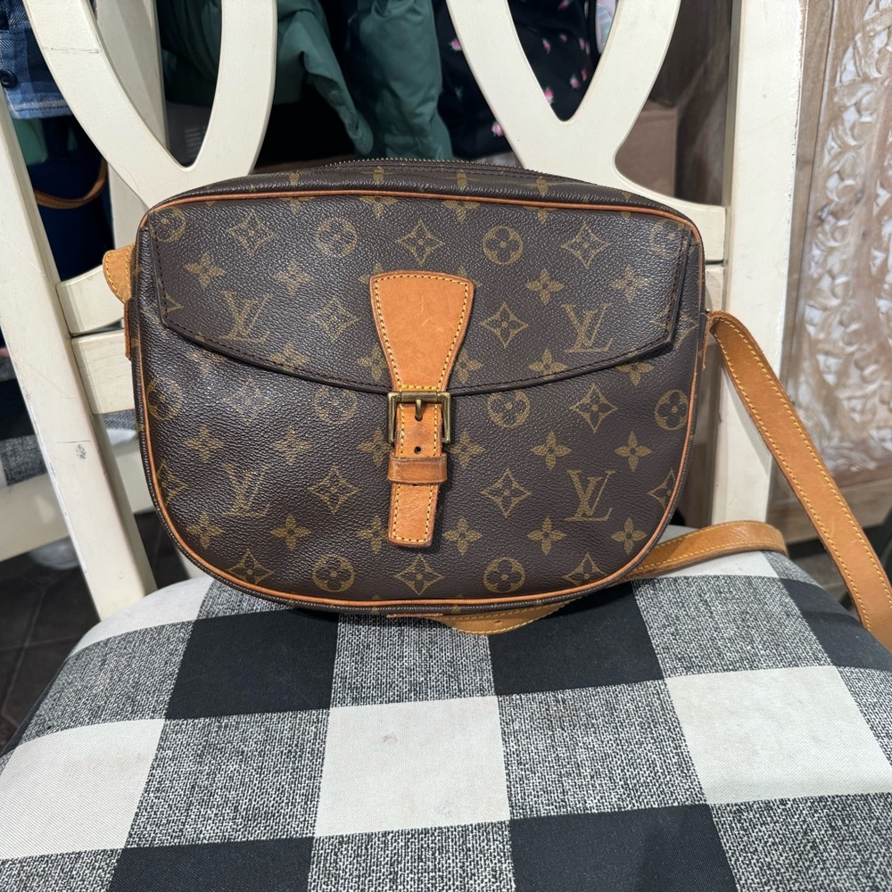 Louis Vuitton jeune fille gm cross body